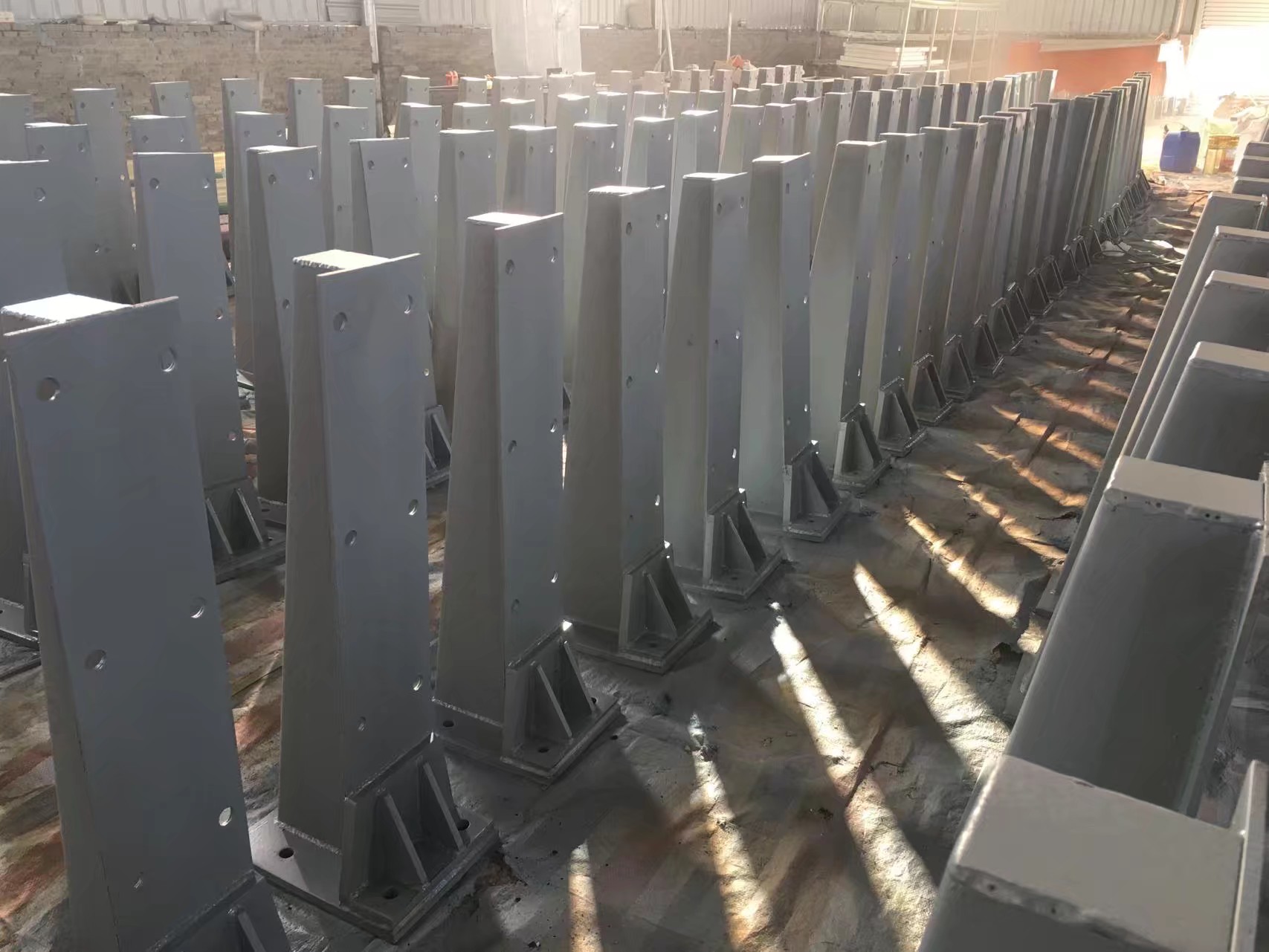 護(hù)欄立柱，橋梁護(hù)欄支架