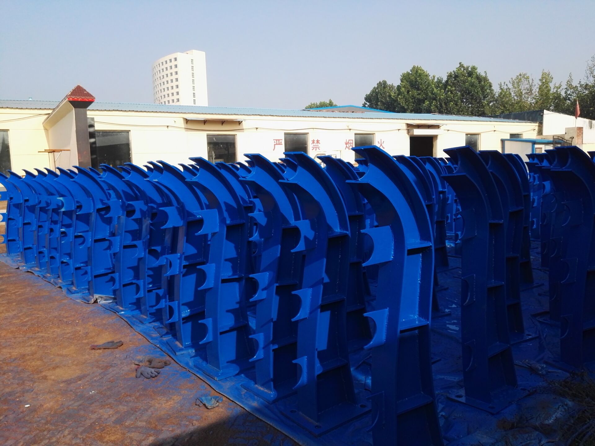 護(hù)欄立柱，橋梁護(hù)欄支架