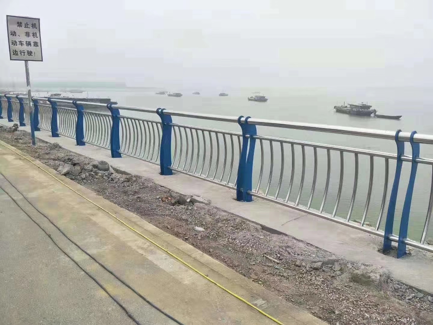 不銹鋼復(fù)合管護欄