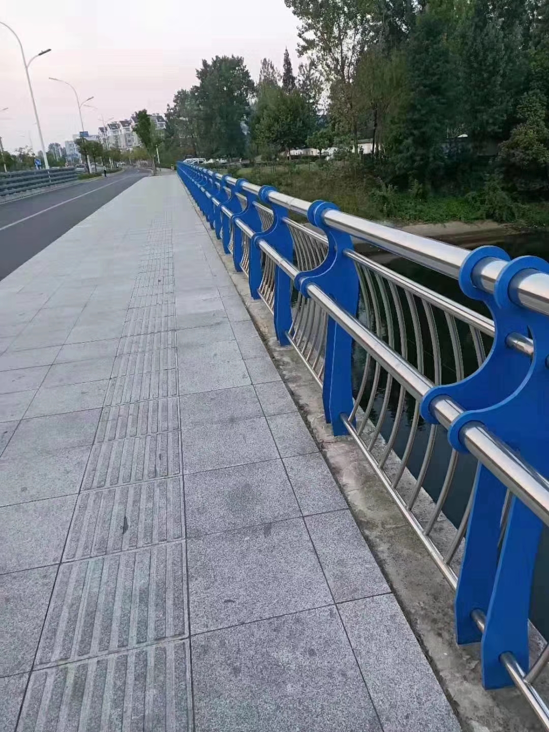 不銹鋼復(fù)合管護欄