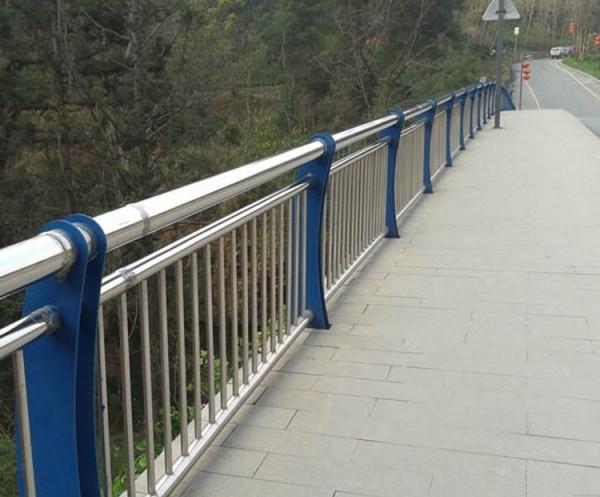 不銹鋼復(fù)合管護欄