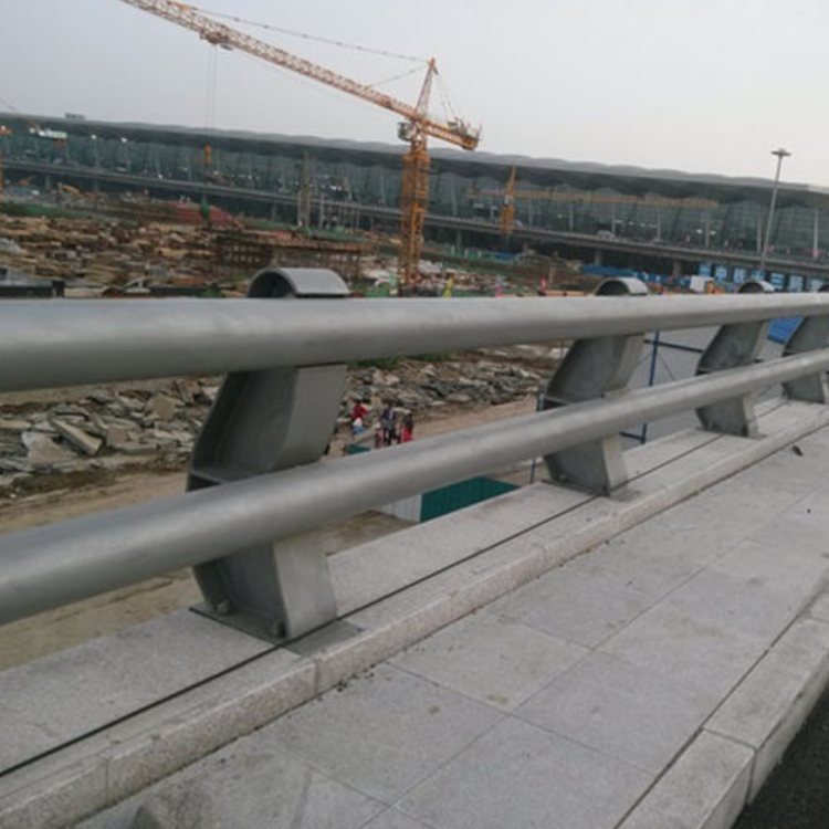 如何在安裝過程中提高橋梁防撞護(hù)欄的使用壽命？