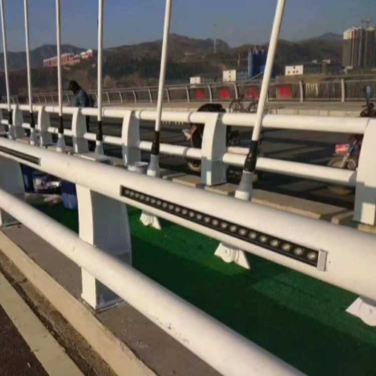 橋梁護(hù)欄的具體參數(shù)設(shè)置