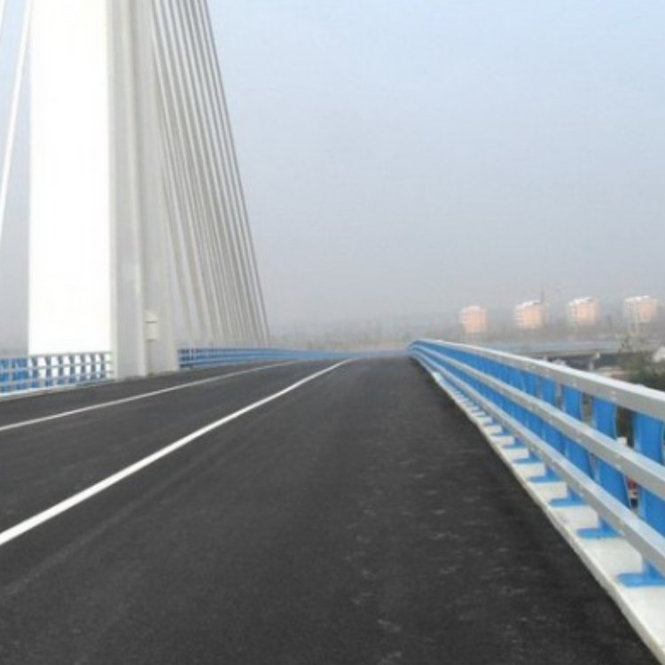 橋梁護(hù)欄設(shè)計(jì)時(shí)要考慮親和力和色彩因素